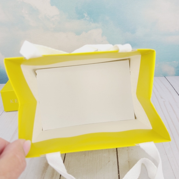 Kendra Scott Gift Bag, Box, Bow & Dust Bag Set - Picture 5 of 6